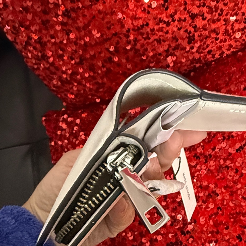 NWT Marc Jacobs Wallet with Silver Accents - Picture 8 of 12
